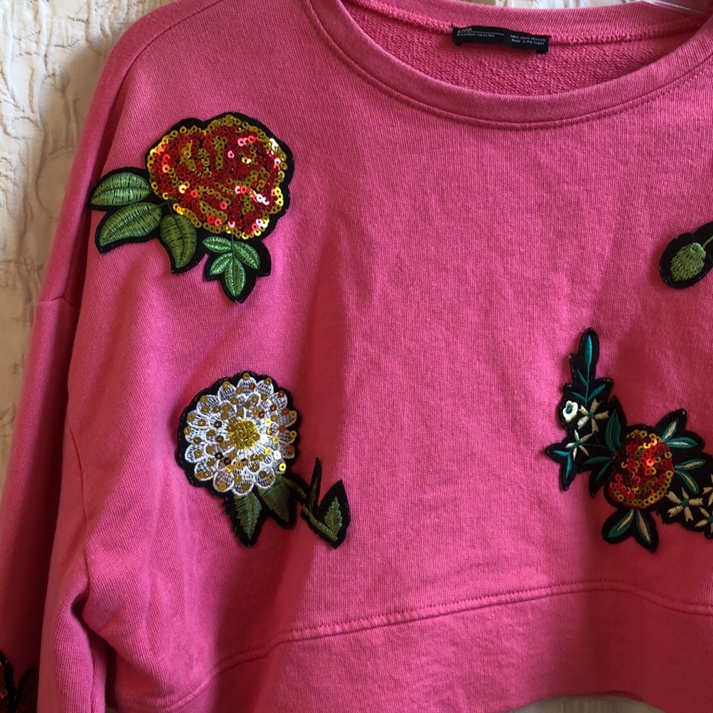*HOST PICK* - Zara cropped sweatshirt with sequenced flower patches - Picture 8 of 12
